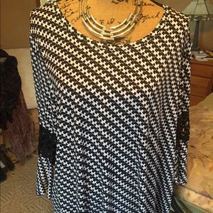 New Direction 3/4 sleeve tunic top.